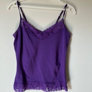 Cache camisole.